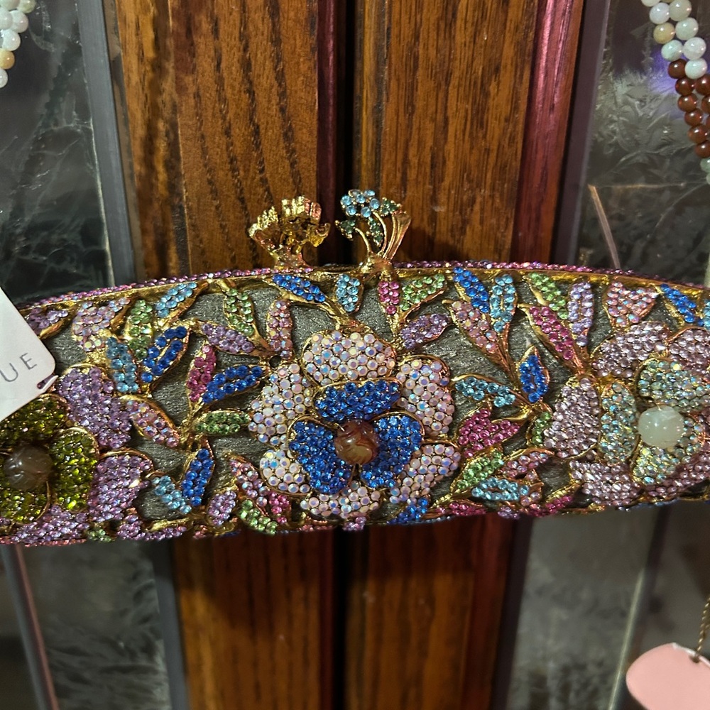 Stunning Evening Bag Brand New Tags On . Purchased at Saks Fifth Avenue $ 1895